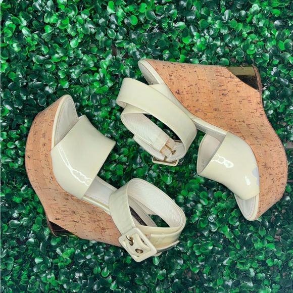 LOUIS VUITTON white patent leather cork wedges!! - Picture 4 of 5